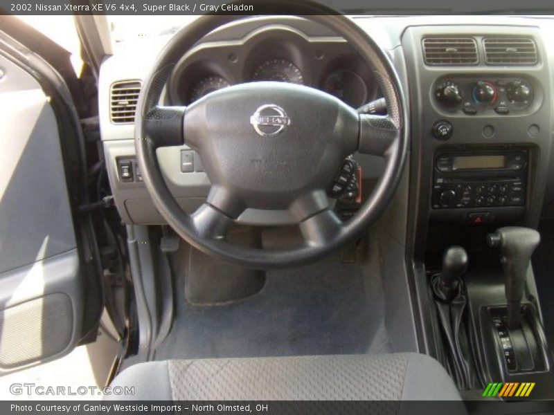 Super Black / Gray Celadon 2002 Nissan Xterra XE V6 4x4