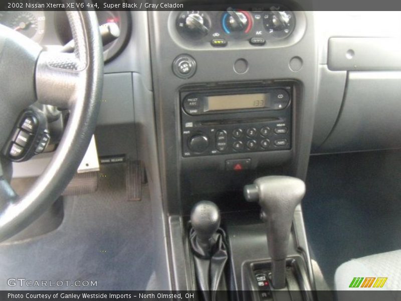 Super Black / Gray Celadon 2002 Nissan Xterra XE V6 4x4