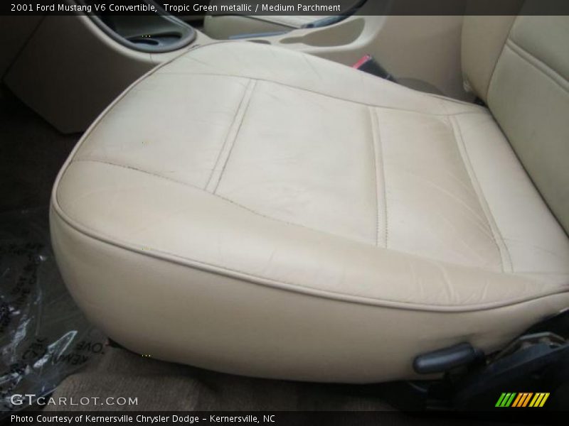 Tropic Green metallic / Medium Parchment 2001 Ford Mustang V6 Convertible
