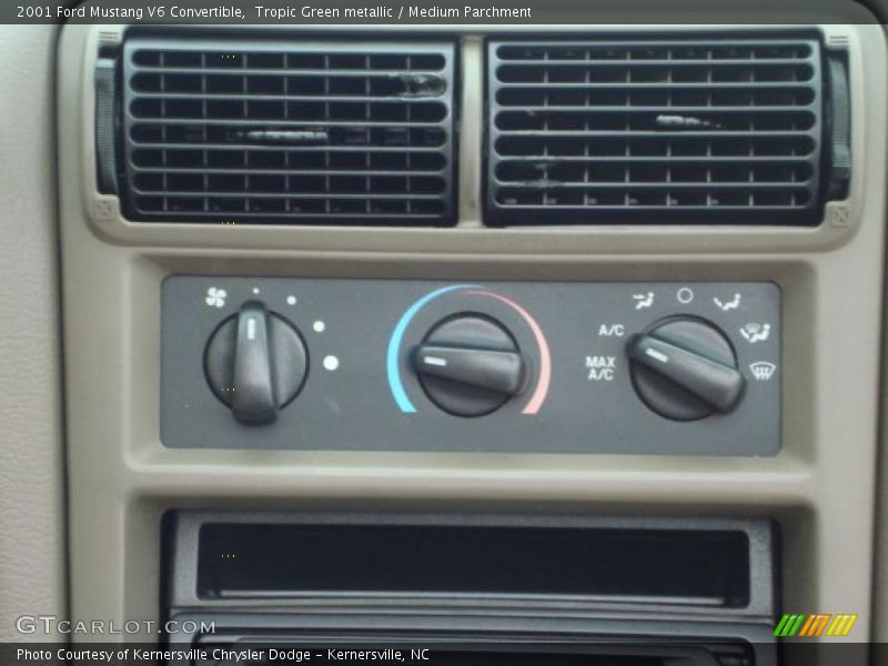 Tropic Green metallic / Medium Parchment 2001 Ford Mustang V6 Convertible