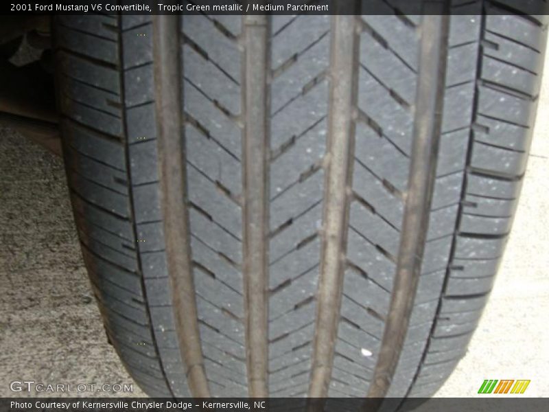 Tropic Green metallic / Medium Parchment 2001 Ford Mustang V6 Convertible