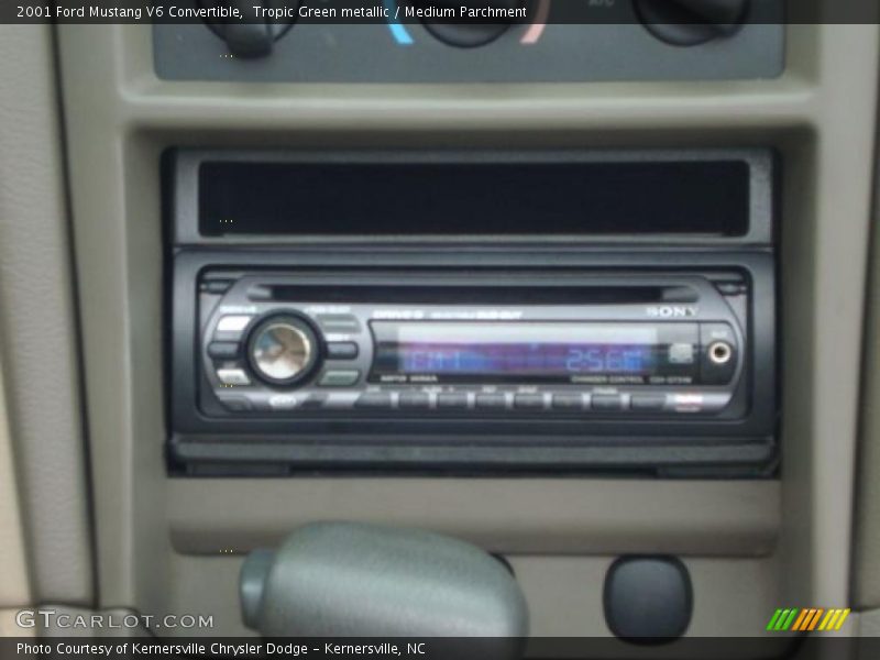 Tropic Green metallic / Medium Parchment 2001 Ford Mustang V6 Convertible