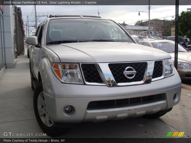 Silver Lightning Metallic / Graphite 2006 Nissan Pathfinder LE 4x4