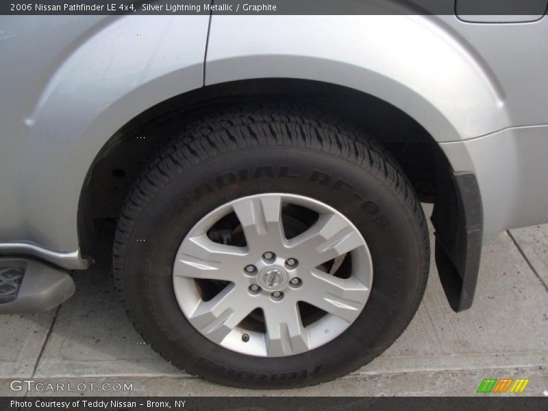 Silver Lightning Metallic / Graphite 2006 Nissan Pathfinder LE 4x4