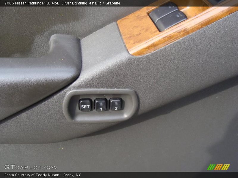 Silver Lightning Metallic / Graphite 2006 Nissan Pathfinder LE 4x4