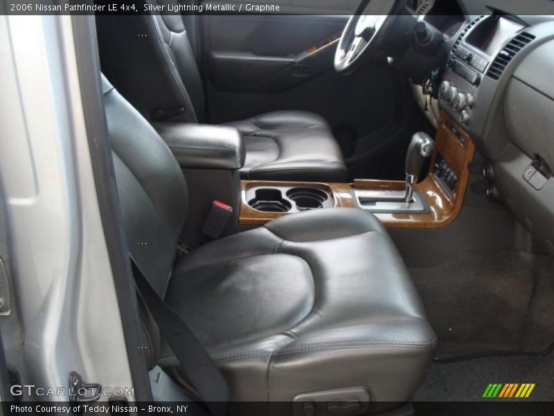 Silver Lightning Metallic / Graphite 2006 Nissan Pathfinder LE 4x4