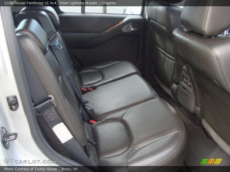 Silver Lightning Metallic / Graphite 2006 Nissan Pathfinder LE 4x4