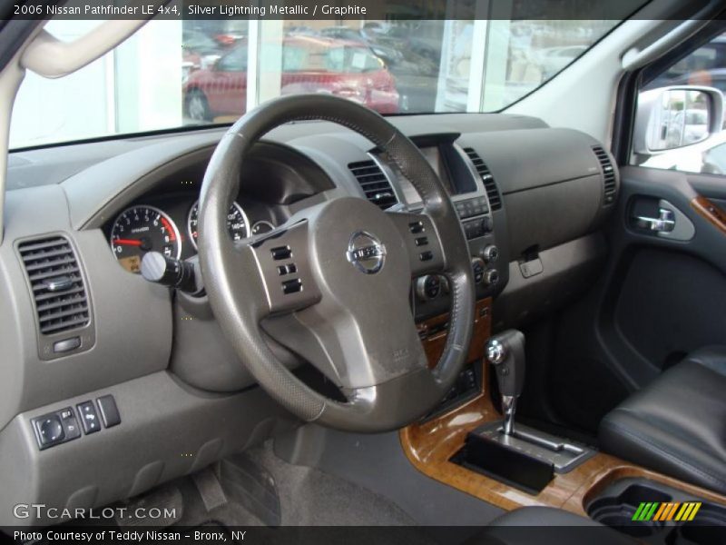 Silver Lightning Metallic / Graphite 2006 Nissan Pathfinder LE 4x4
