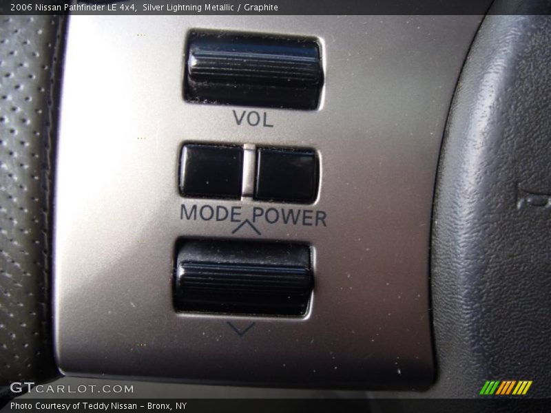 Silver Lightning Metallic / Graphite 2006 Nissan Pathfinder LE 4x4