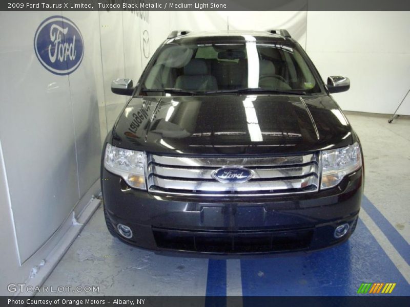 Tuxedo Black Metallic / Medium Light Stone 2009 Ford Taurus X Limited