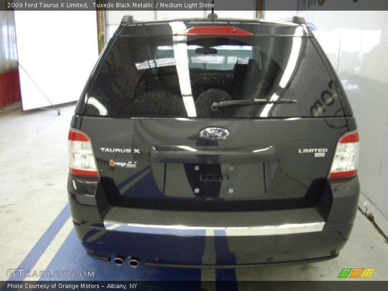 Tuxedo Black Metallic / Medium Light Stone 2009 Ford Taurus X Limited