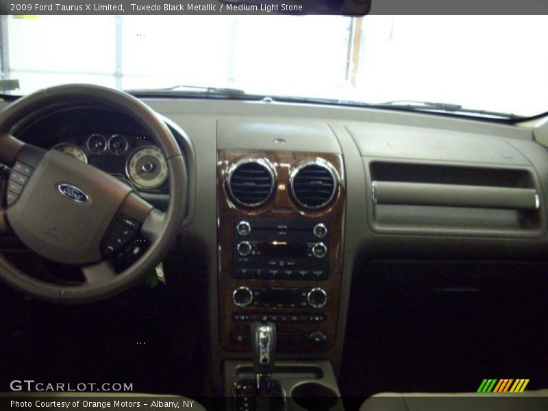 Tuxedo Black Metallic / Medium Light Stone 2009 Ford Taurus X Limited