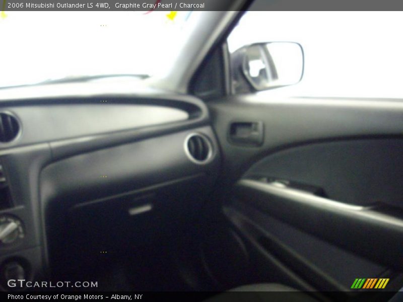 Graphite Gray Pearl / Charcoal 2006 Mitsubishi Outlander LS 4WD