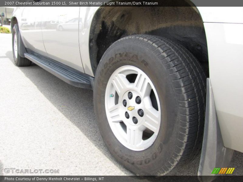 Silver Birch Metallic / Light Titanium/Dark Titanium 2007 Chevrolet Suburban 1500 LS