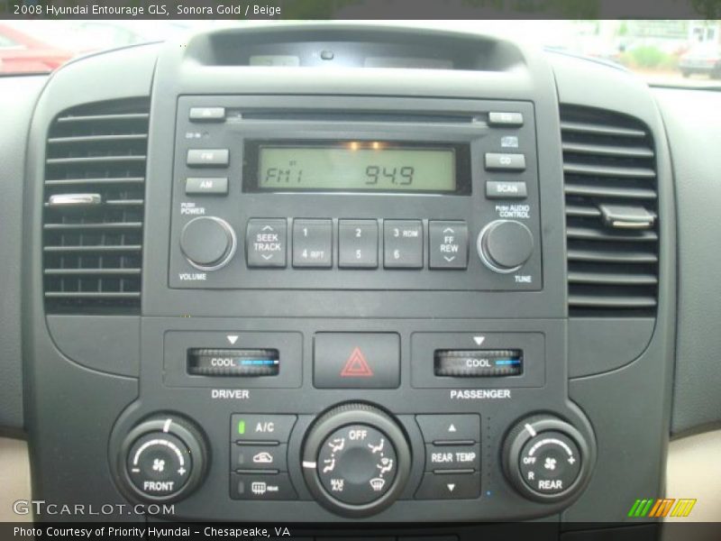 Sonora Gold / Beige 2008 Hyundai Entourage GLS