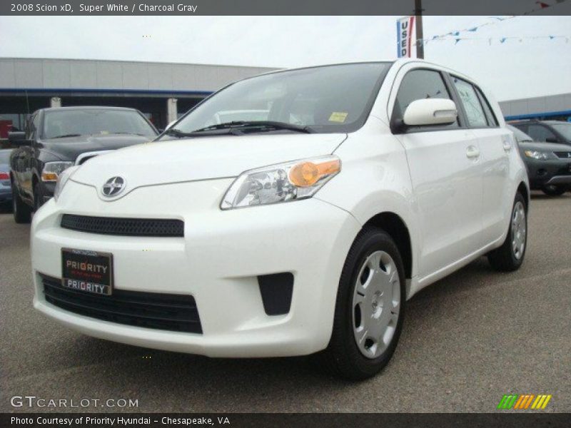 Super White / Charcoal Gray 2008 Scion xD