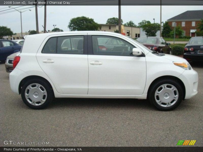Super White / Charcoal Gray 2008 Scion xD