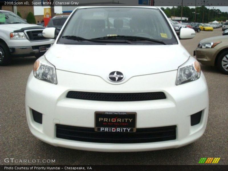 Super White / Charcoal Gray 2008 Scion xD