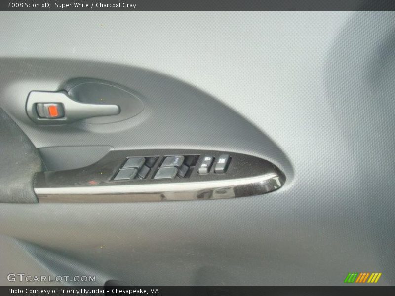 Super White / Charcoal Gray 2008 Scion xD