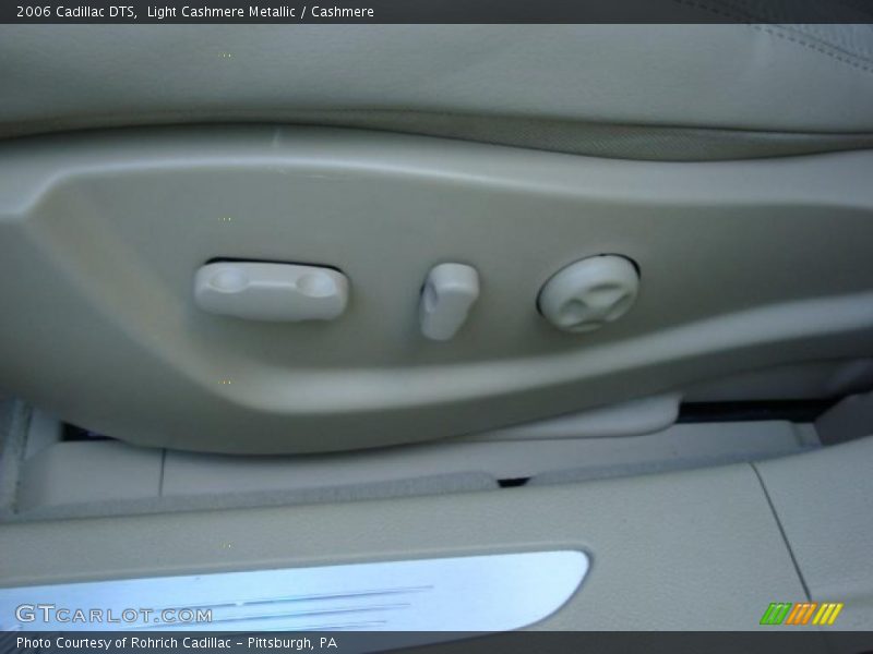 Light Cashmere Metallic / Cashmere 2006 Cadillac DTS