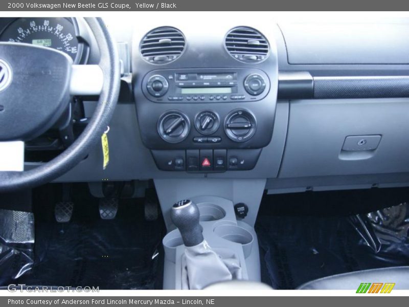 Yellow / Black 2000 Volkswagen New Beetle GLS Coupe