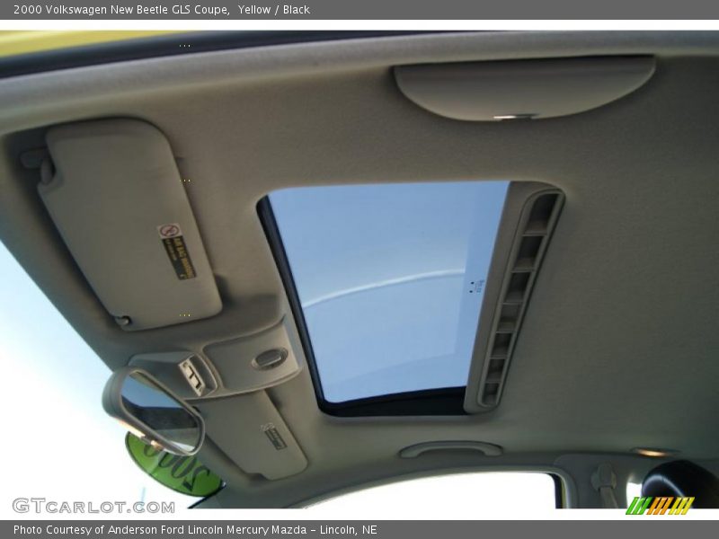 Yellow / Black 2000 Volkswagen New Beetle GLS Coupe