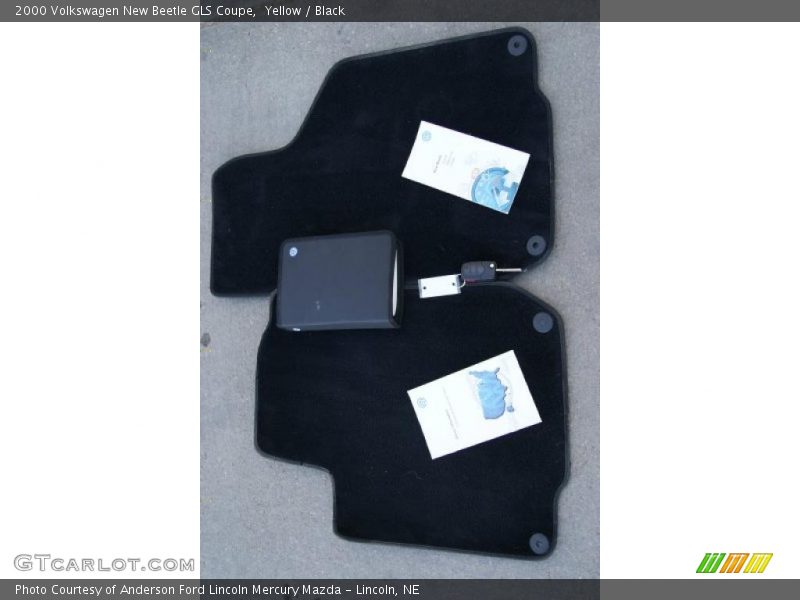 Yellow / Black 2000 Volkswagen New Beetle GLS Coupe