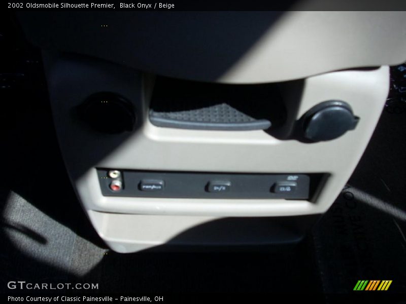 Black Onyx / Beige 2002 Oldsmobile Silhouette Premier