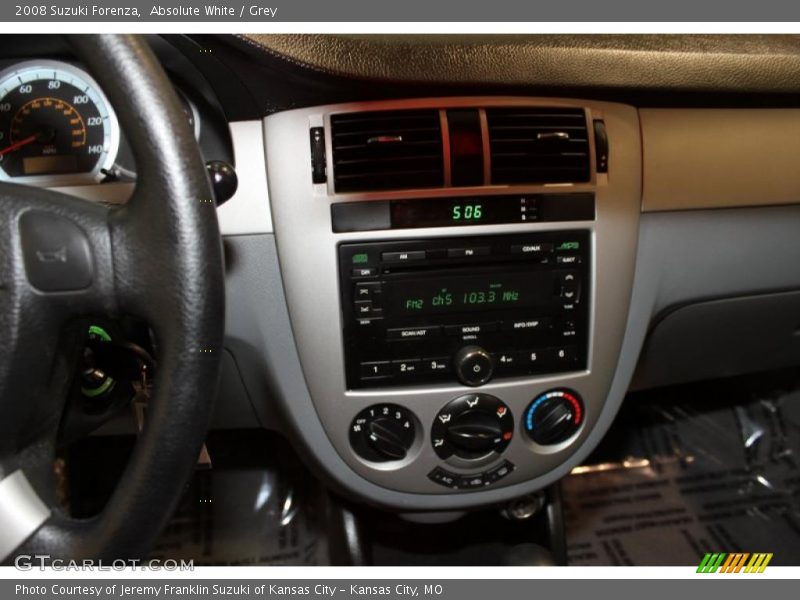 Absolute White / Grey 2008 Suzuki Forenza