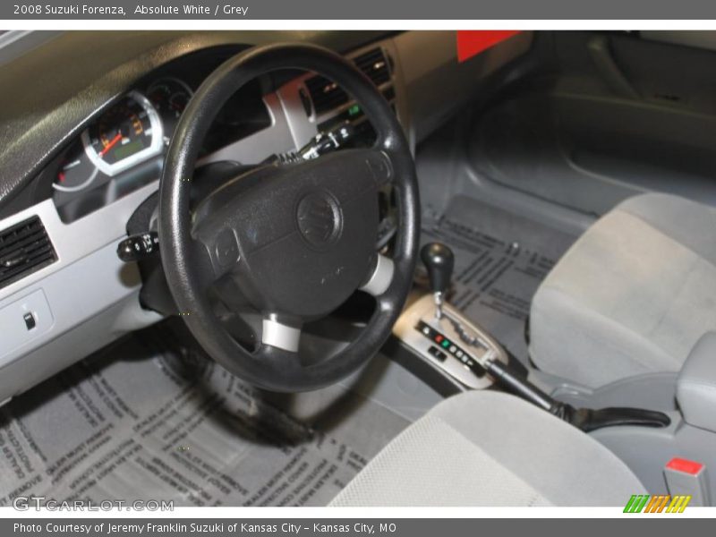 Absolute White / Grey 2008 Suzuki Forenza