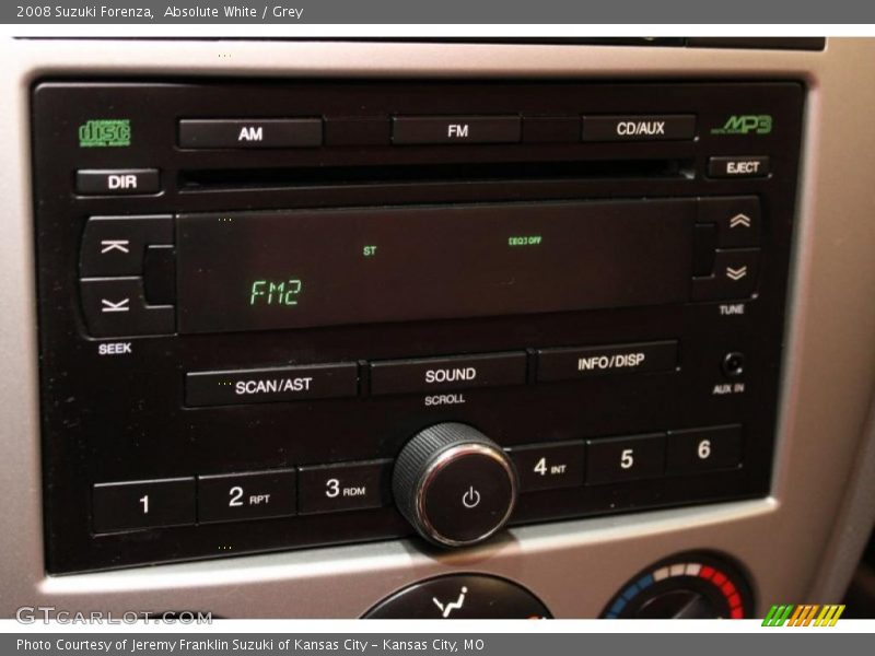 Absolute White / Grey 2008 Suzuki Forenza