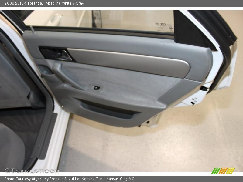 Absolute White / Grey 2008 Suzuki Forenza