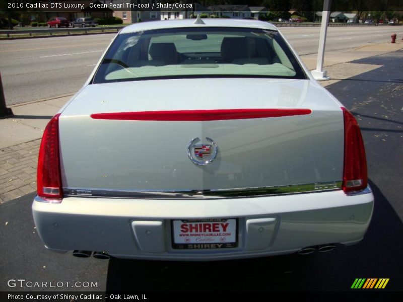 Ocean Pearl Tri-coat / Shale/Cocoa 2010 Cadillac DTS Luxury