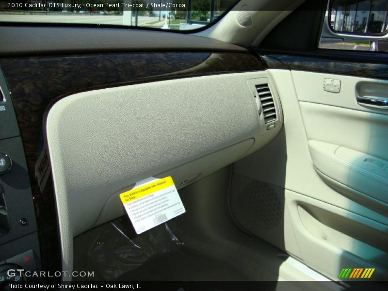Ocean Pearl Tri-coat / Shale/Cocoa 2010 Cadillac DTS Luxury