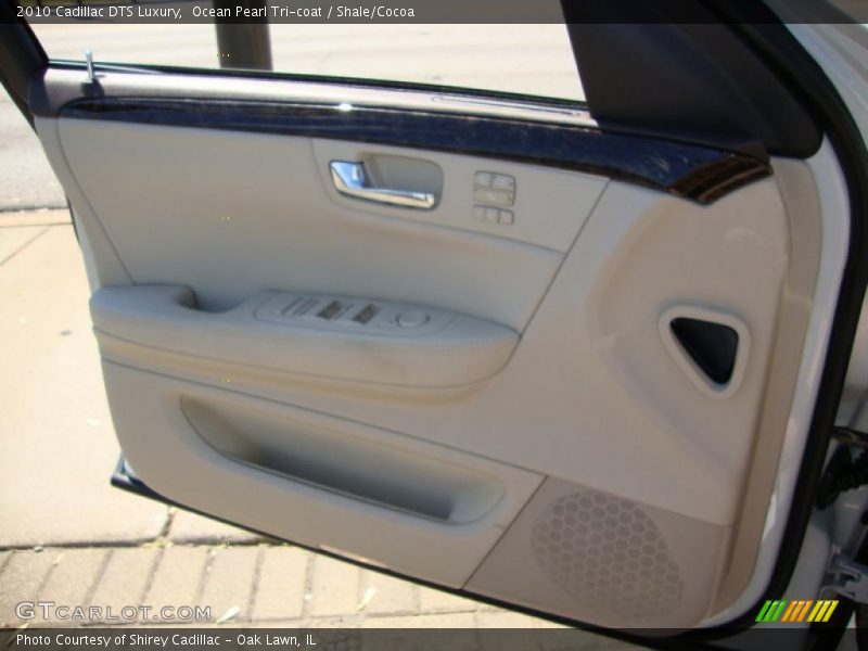 Ocean Pearl Tri-coat / Shale/Cocoa 2010 Cadillac DTS Luxury