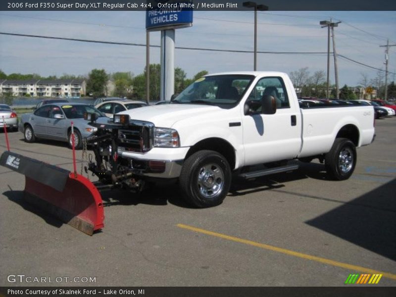 Oxford White / Medium Flint 2006 Ford F350 Super Duty XLT Regular Cab 4x4