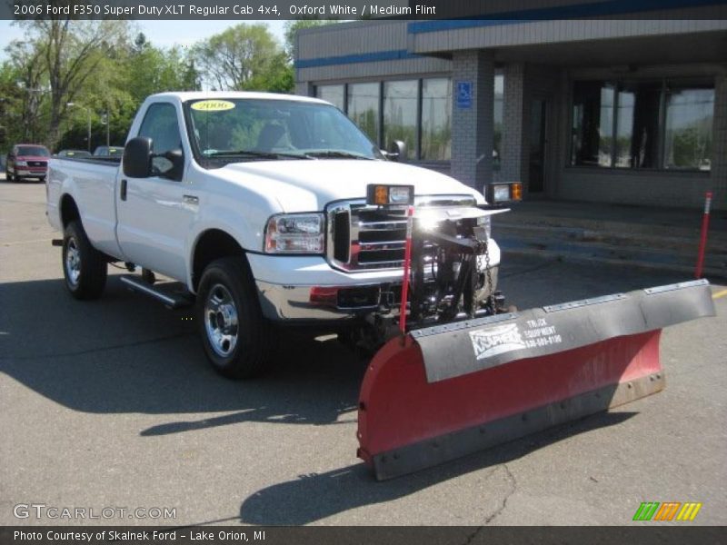 Oxford White / Medium Flint 2006 Ford F350 Super Duty XLT Regular Cab 4x4