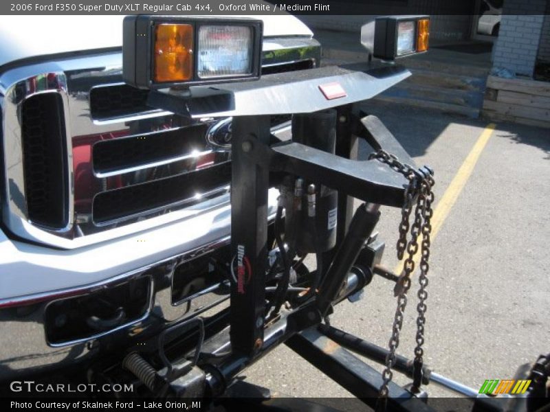 Oxford White / Medium Flint 2006 Ford F350 Super Duty XLT Regular Cab 4x4