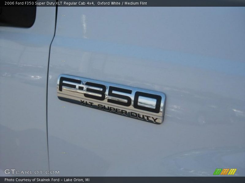 Oxford White / Medium Flint 2006 Ford F350 Super Duty XLT Regular Cab 4x4