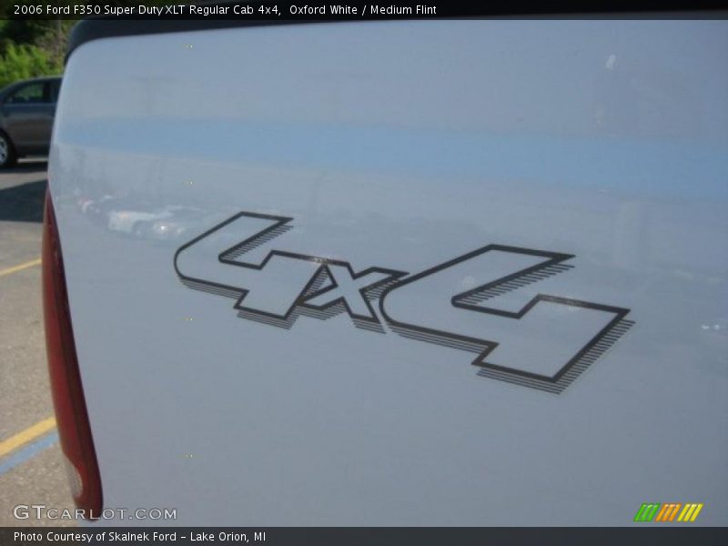 Oxford White / Medium Flint 2006 Ford F350 Super Duty XLT Regular Cab 4x4