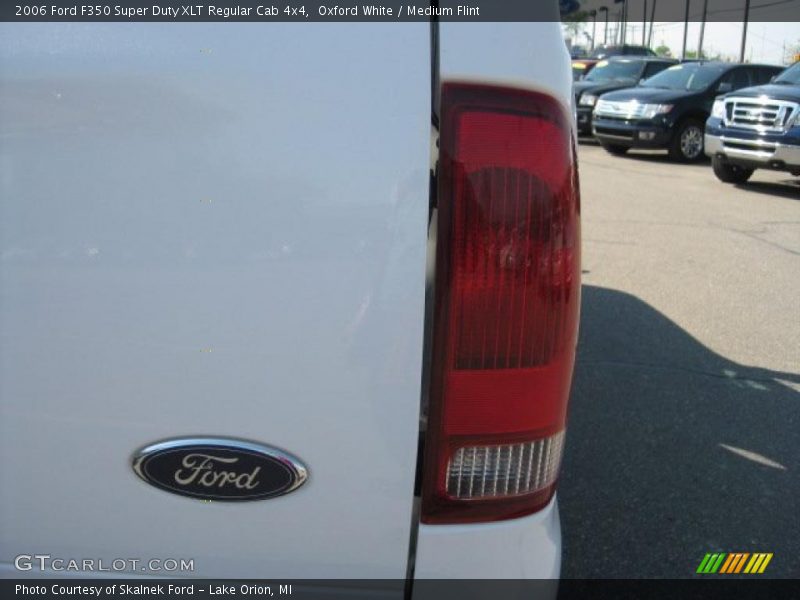 Oxford White / Medium Flint 2006 Ford F350 Super Duty XLT Regular Cab 4x4