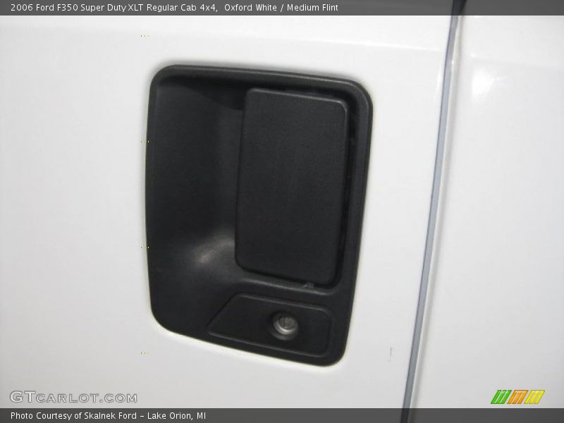 Oxford White / Medium Flint 2006 Ford F350 Super Duty XLT Regular Cab 4x4