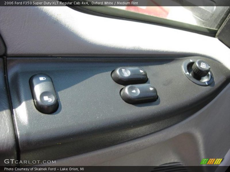 Oxford White / Medium Flint 2006 Ford F350 Super Duty XLT Regular Cab 4x4