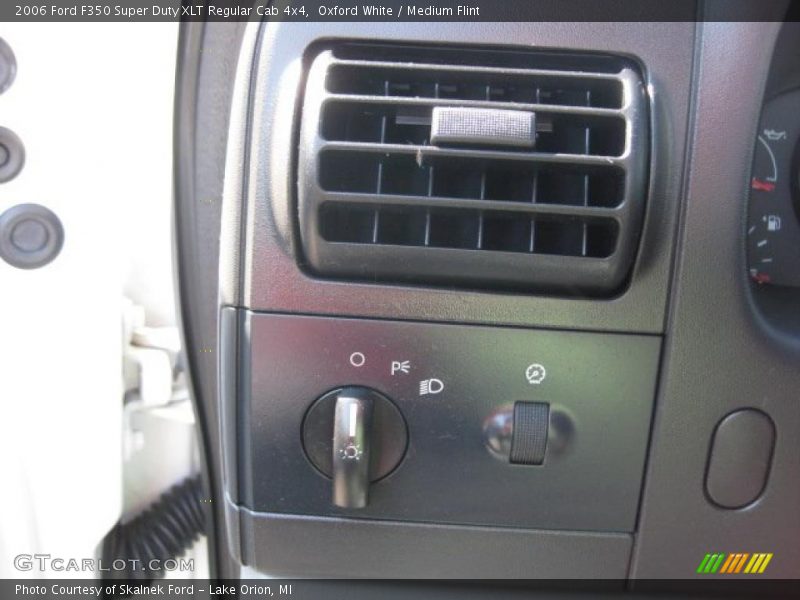 Oxford White / Medium Flint 2006 Ford F350 Super Duty XLT Regular Cab 4x4
