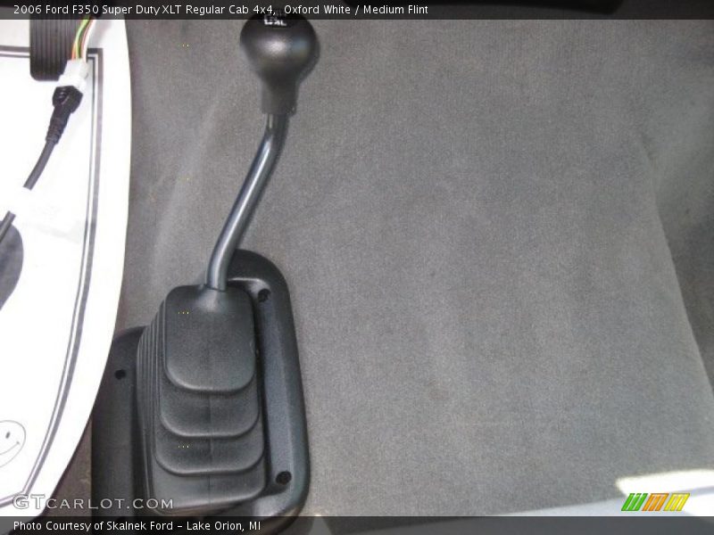 Oxford White / Medium Flint 2006 Ford F350 Super Duty XLT Regular Cab 4x4