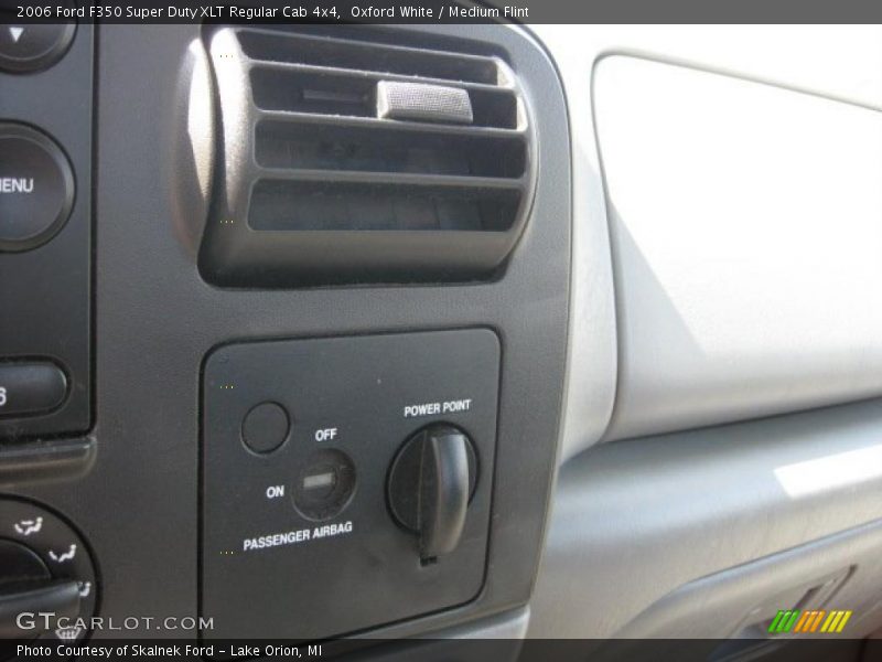 Oxford White / Medium Flint 2006 Ford F350 Super Duty XLT Regular Cab 4x4