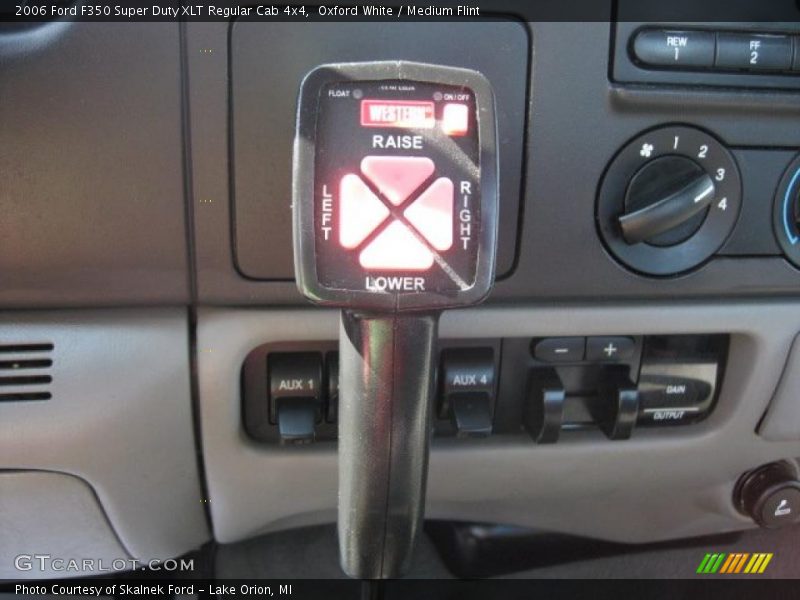 Oxford White / Medium Flint 2006 Ford F350 Super Duty XLT Regular Cab 4x4
