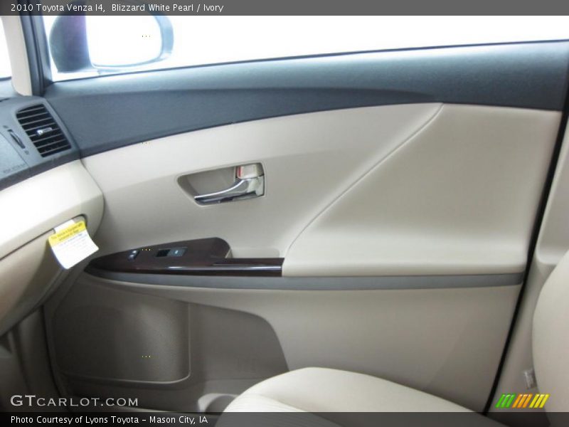 Blizzard White Pearl / Ivory 2010 Toyota Venza I4