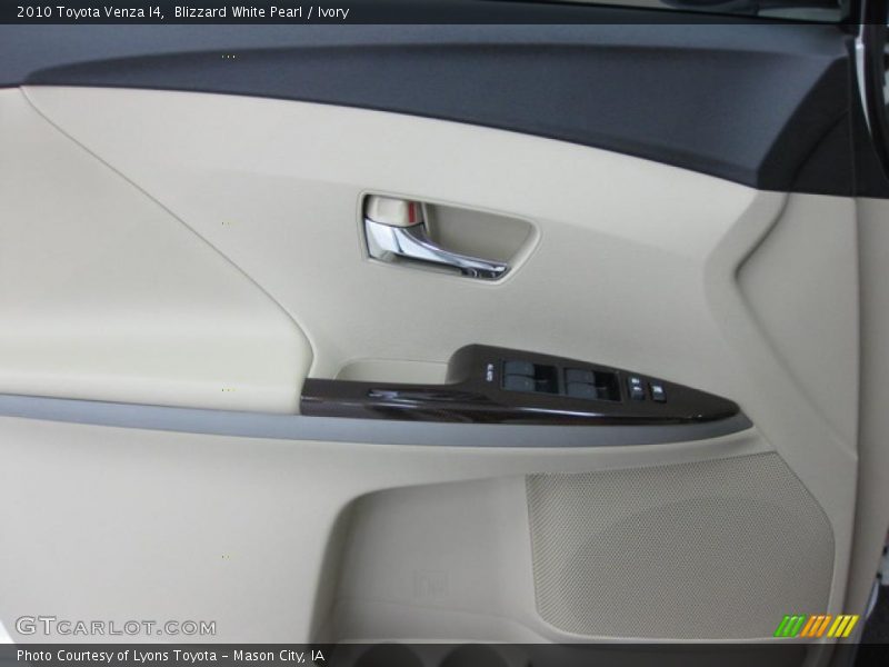Blizzard White Pearl / Ivory 2010 Toyota Venza I4