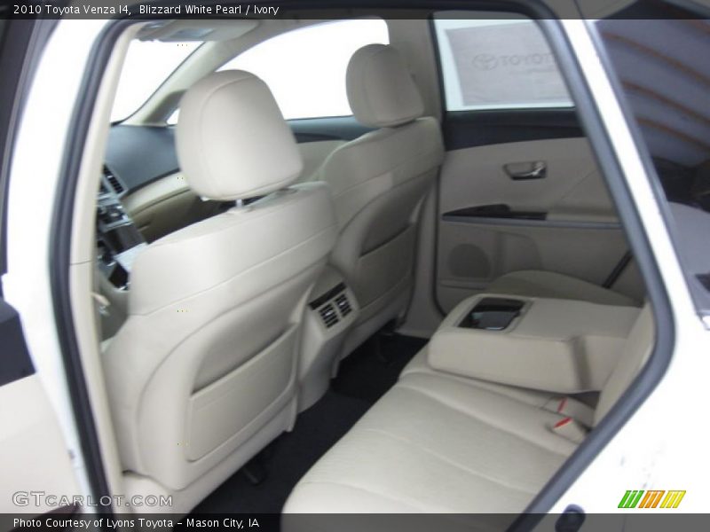 Blizzard White Pearl / Ivory 2010 Toyota Venza I4
